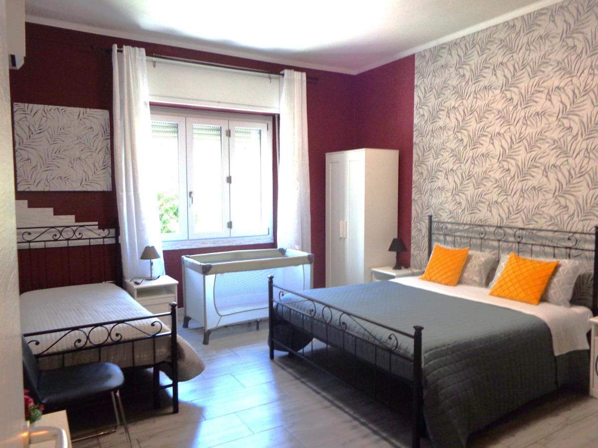 Dreibettzimmer mit eigenem externen Bad