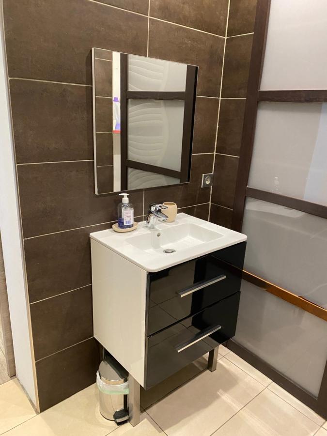 jolie appartement avec piscine - Bed and Breakfast