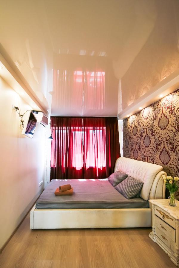 Апартаменти 2к на бульварі Лесі Українки, поруч з метро Печерська. - B&B Kyiv