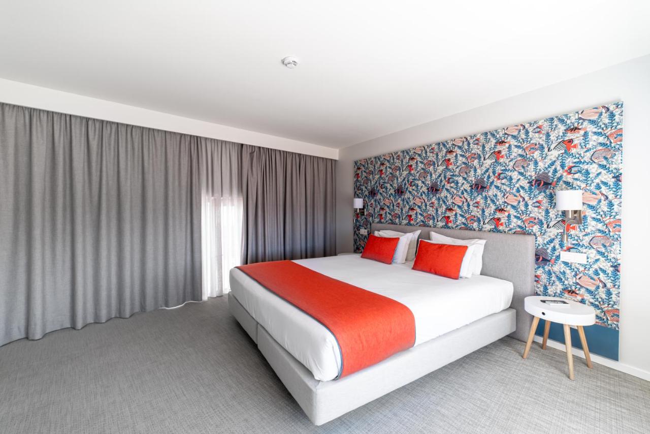 Double or Twin Room with Partial Sea View