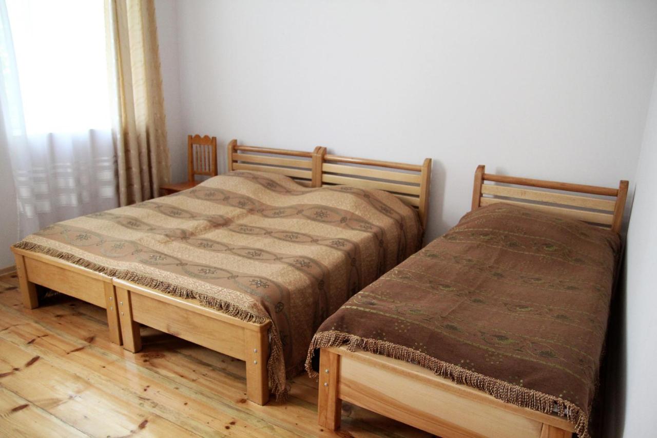 Posto Letto in Dormitorio con 3 Letti