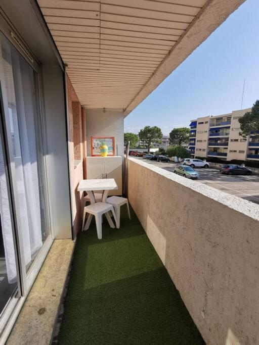 Grand studio calme bien situé - Ferienwohnung
