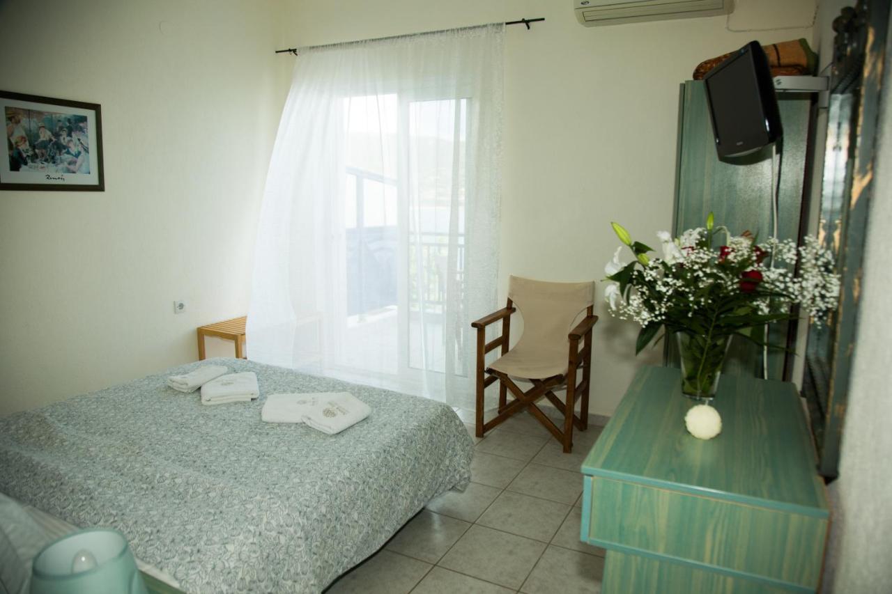 Studio (2 Adults)