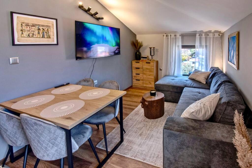 Мансарда с фантастични гледки и две спални - B&B