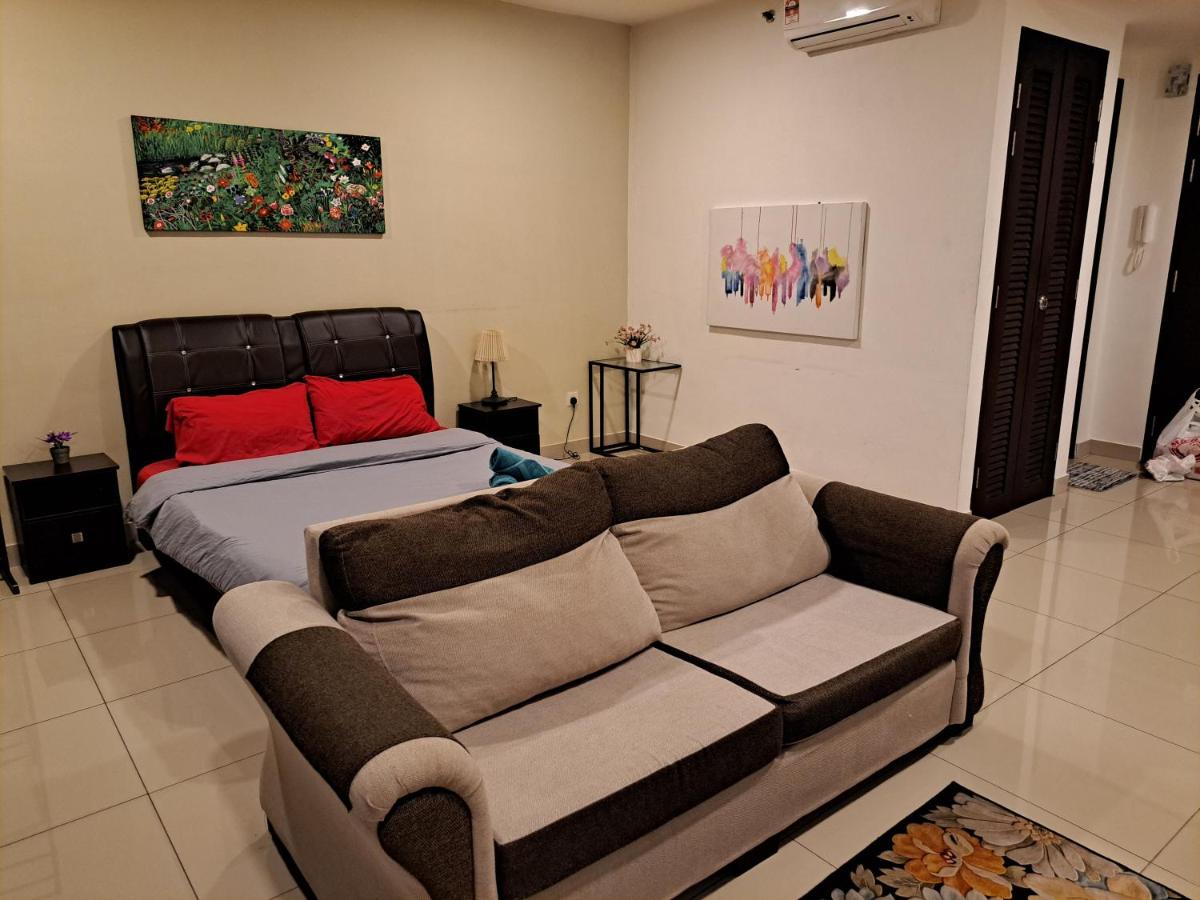 B&B Shah Alam - TREFOIL@SETIA CITY, STUDIO UNIT,HOMESTAY - Bed and Breakfast Shah Alam