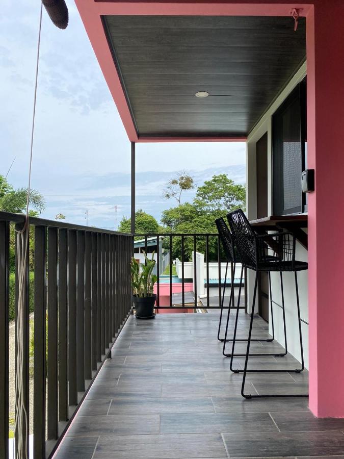 Apartment with Pool View 