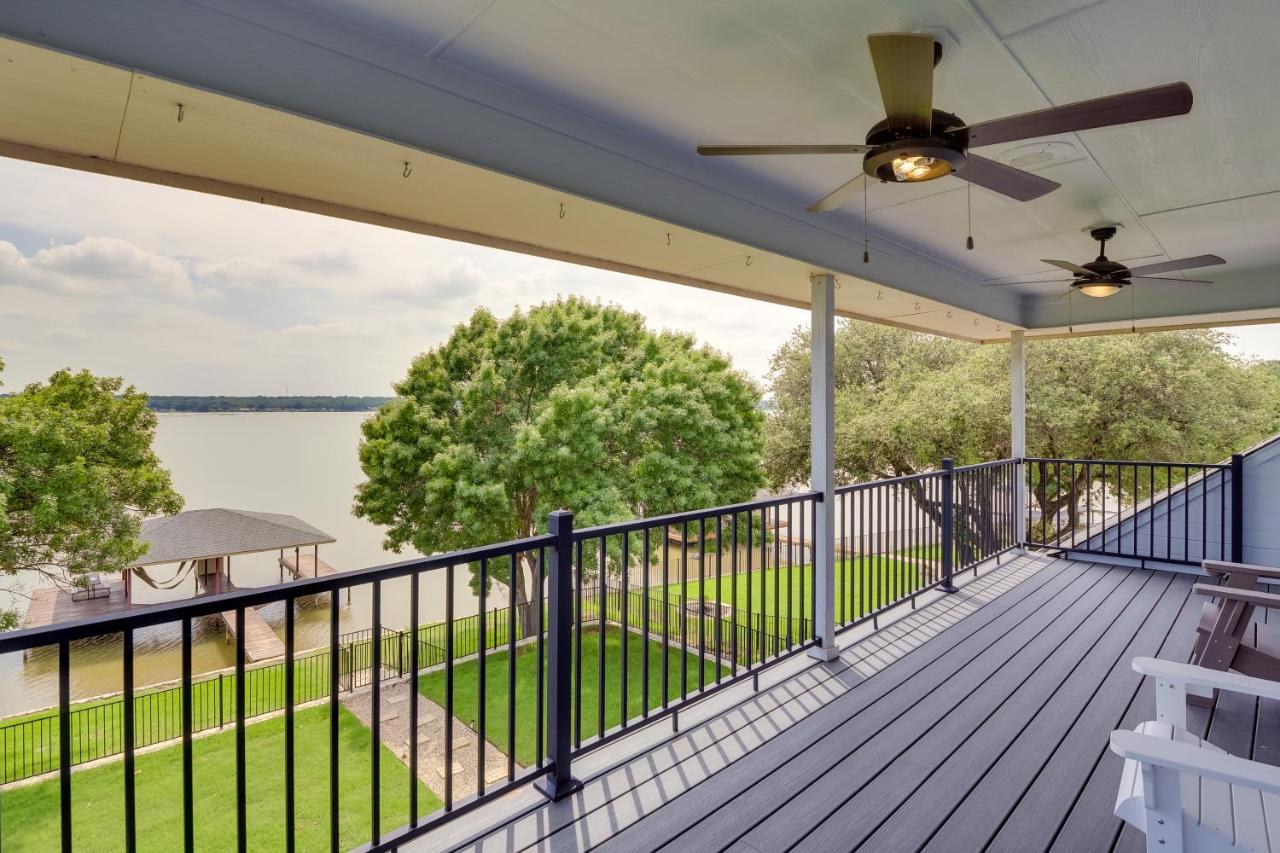 B&B Granbury - Lakefront Granbury Home with Dock, Games and Fire Pit! - Bed and Breakfast Granbury