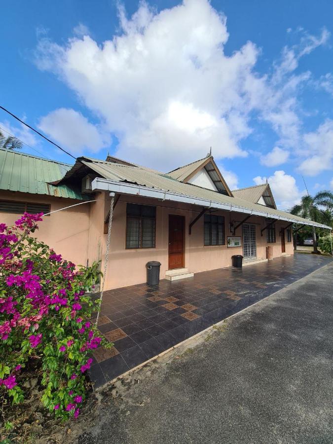 Penginapan Harmoni Inn - Chambres d’hôtes