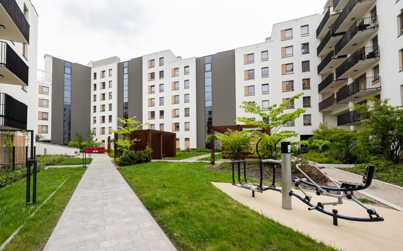 Wola Skwer Happy Apartment by BookingHost - Ferienwohnung Warschau