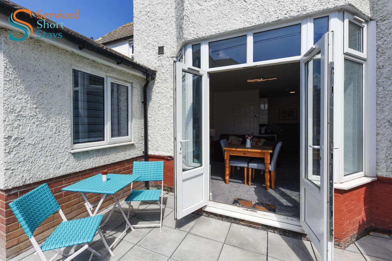 Two bedroom ground floor apartment near the beach - Ferienwohnung Margate