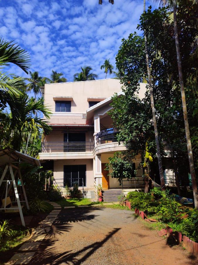 B&B Alibag - Shirke's Holiday Home - Bed and Breakfast Alibag