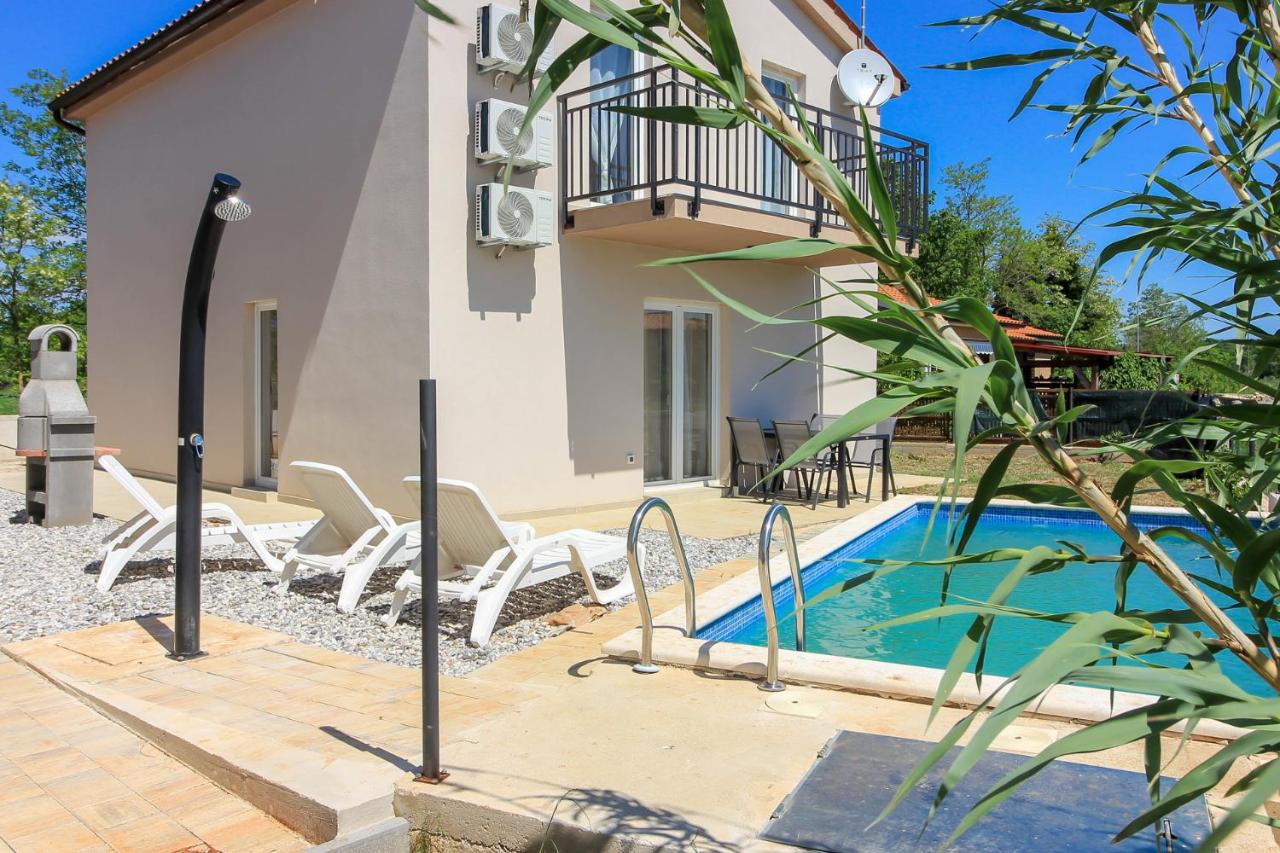 B&B Pula - New Villa Seve II with pool, near the town center, 3km from the beach - Bed and Breakfast Pula