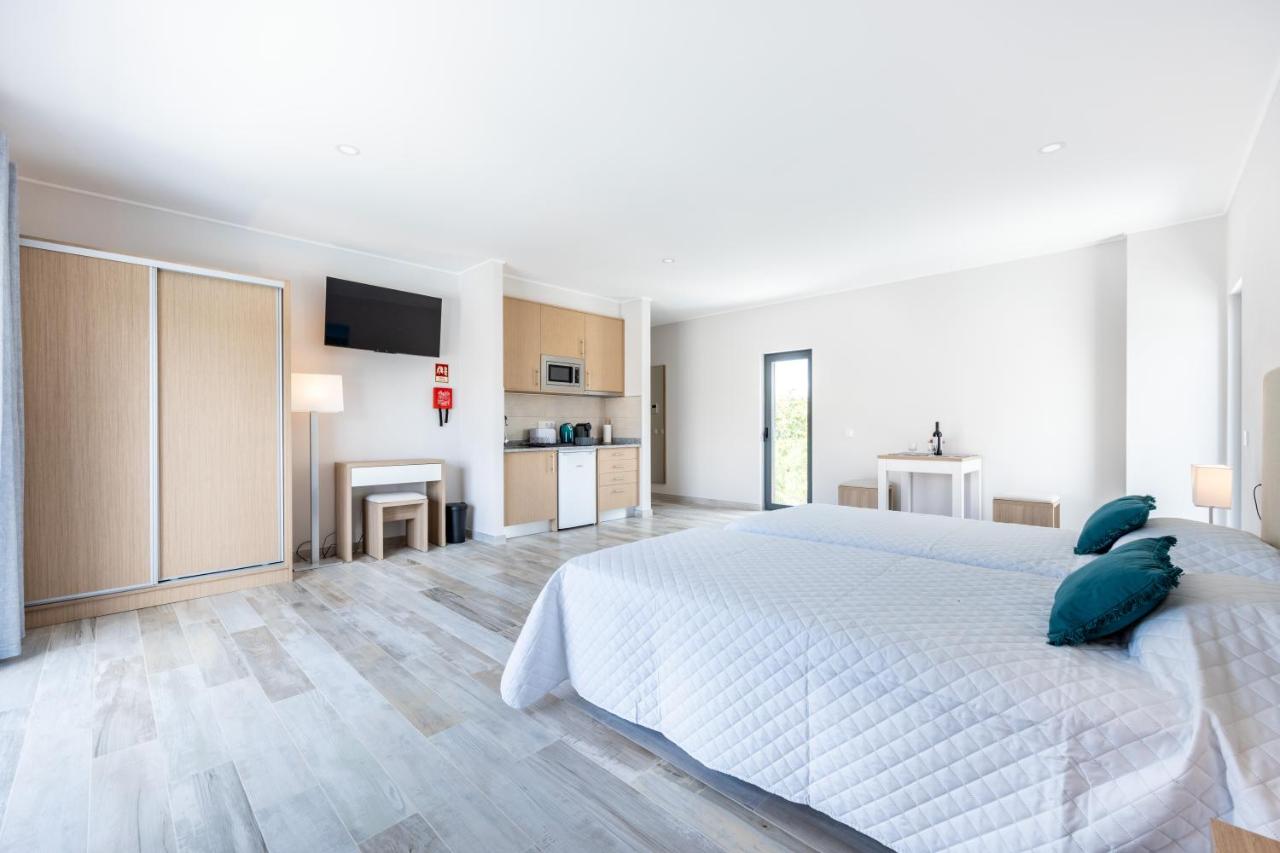 Deluxe Doppel-/Zweibettzimmer mit Zugang zum Pool