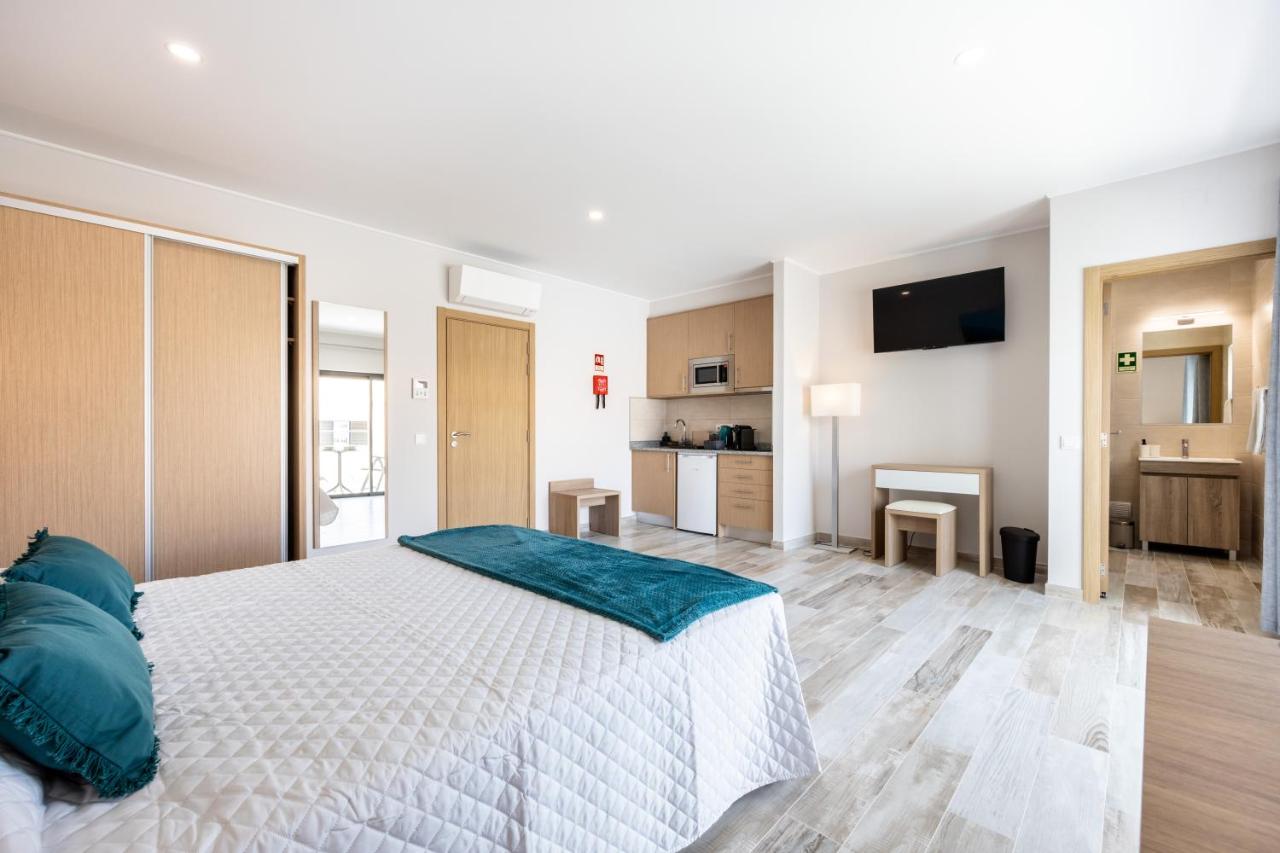 Deluxe Doppel-/Zweibettzimmer mit Zugang zum Pool