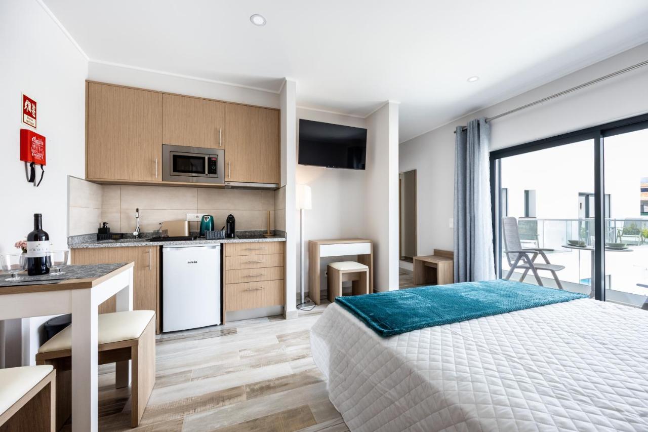 Deluxe Doppel-/Zweibettzimmer mit Zugang zum Pool