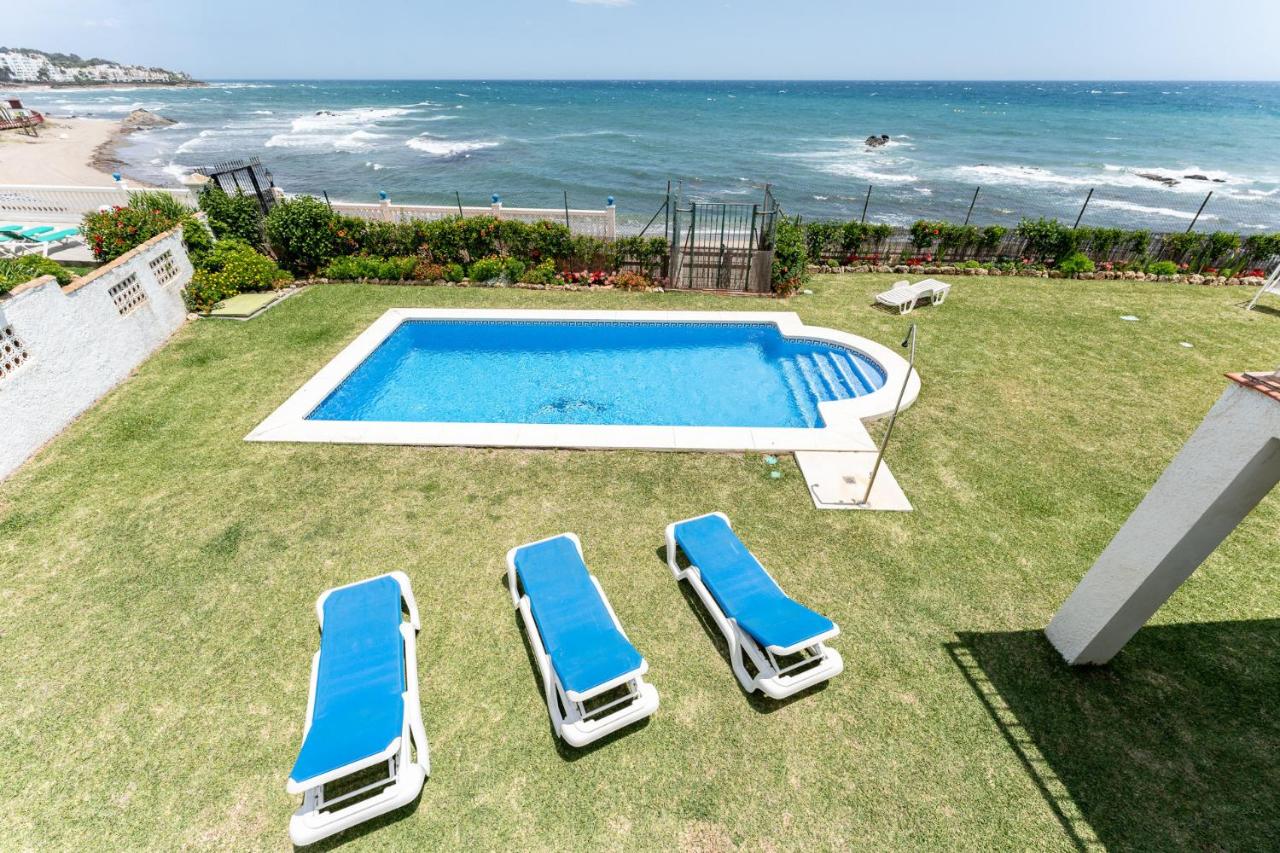4 bedroom beach Villa with direct access to the beach and private pool between Fuengirola and Marbella - Mijas costa - Ferienwohnung Mijas Costa