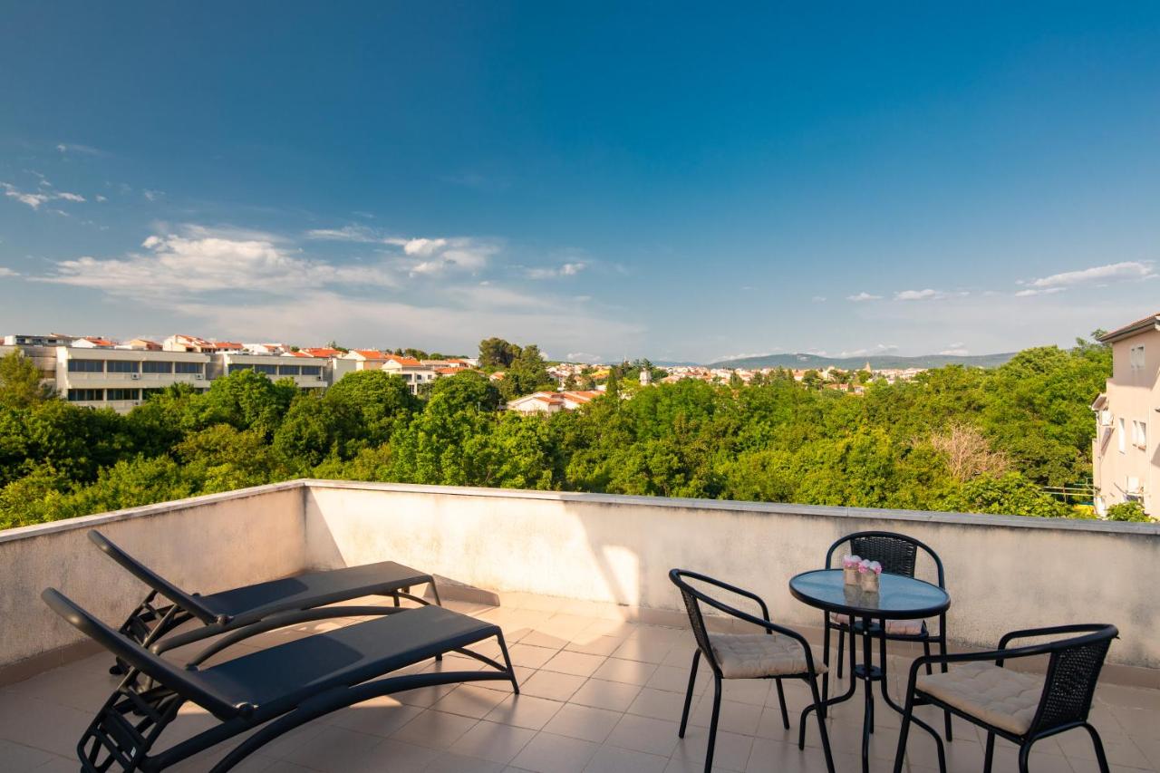 Habitación Doble con balcón (2 adultos + 1 niño)