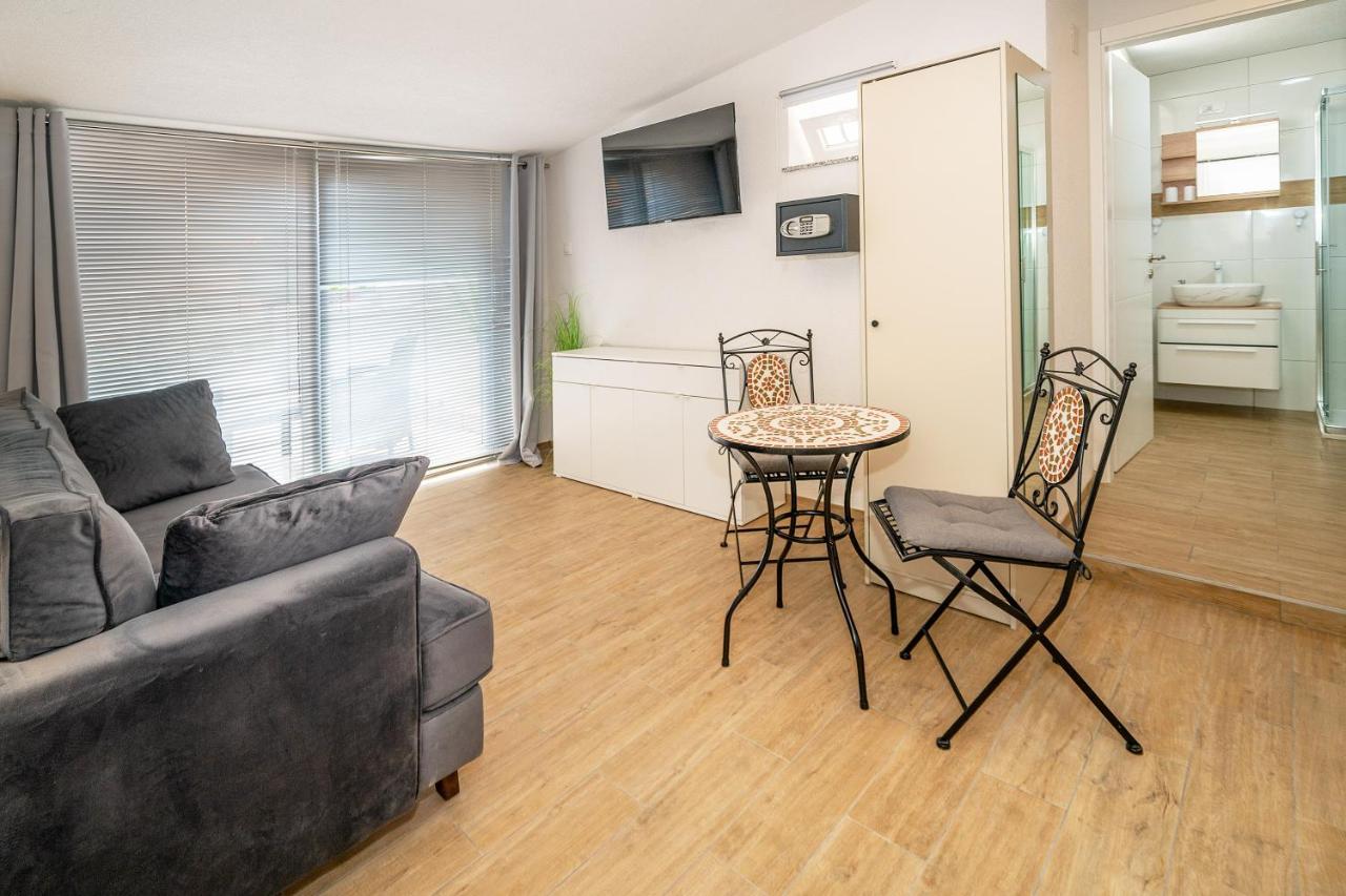 Studio Apartment Gerta with Terrace - Ferienwohnung