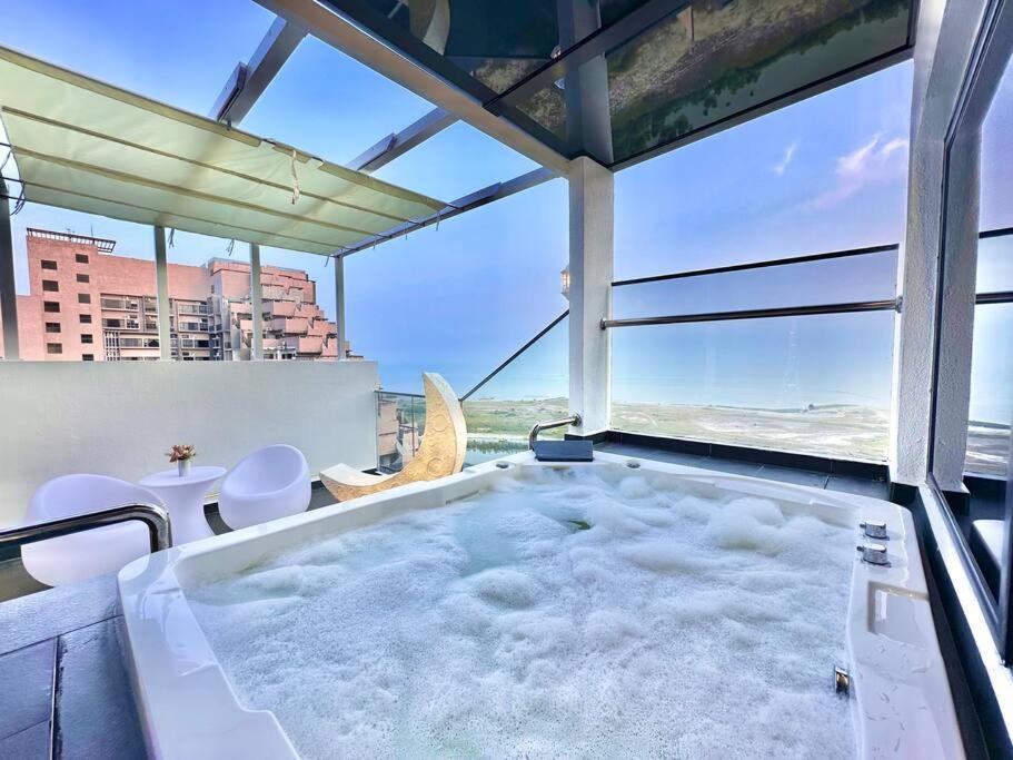 MW Imperio Residence 2Bedroom Sea View Private Jacuzzi Villa - B&B Malacca