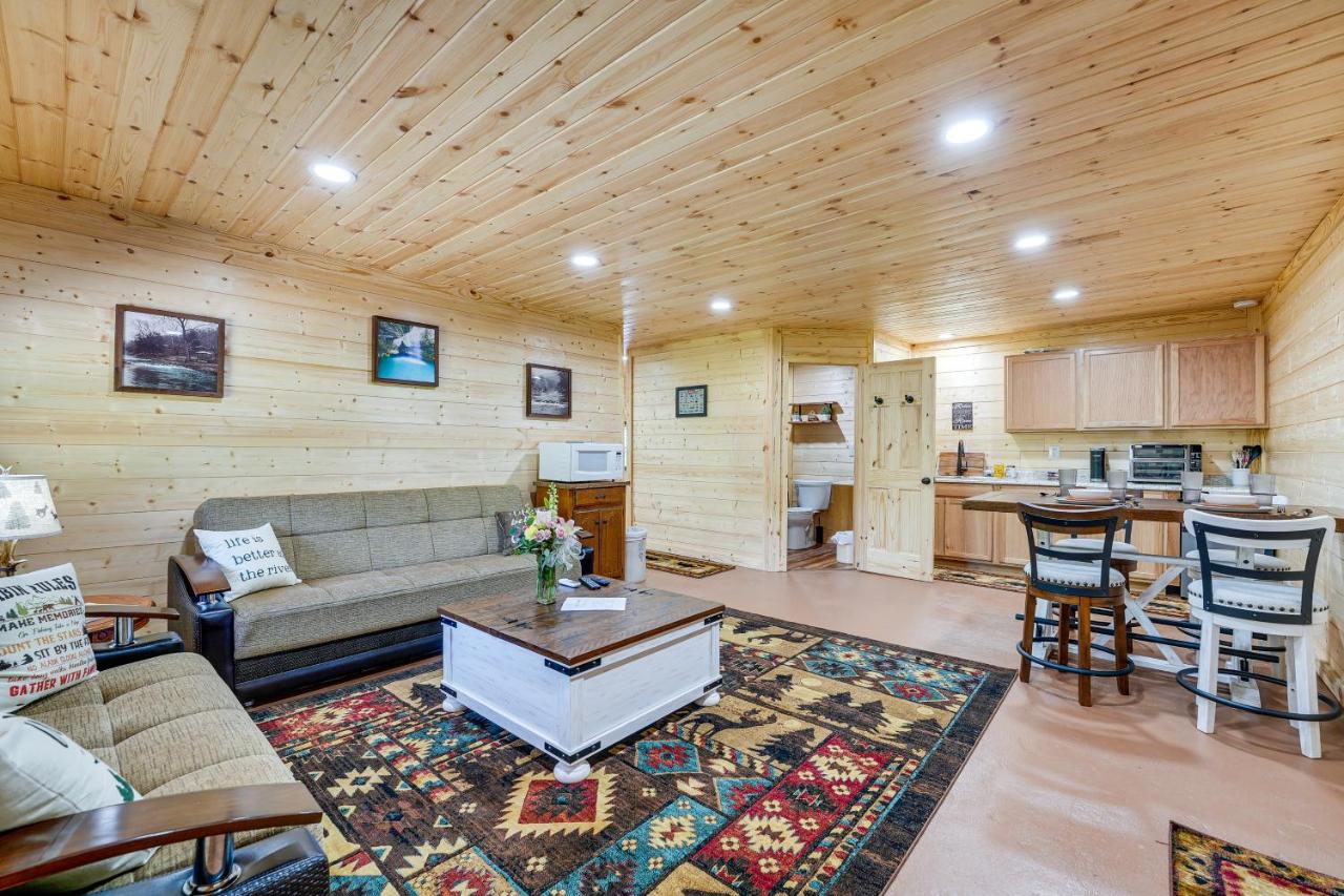 Charming Cabin Near Roaring River State Park! - B&B
