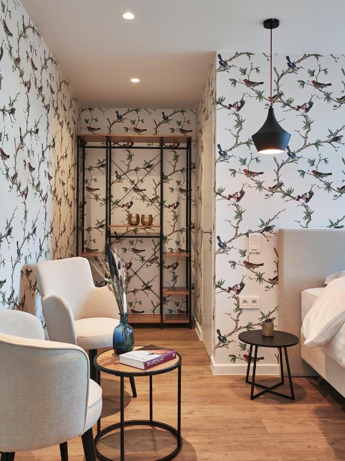 Zimmer mit Kingsize-Bett