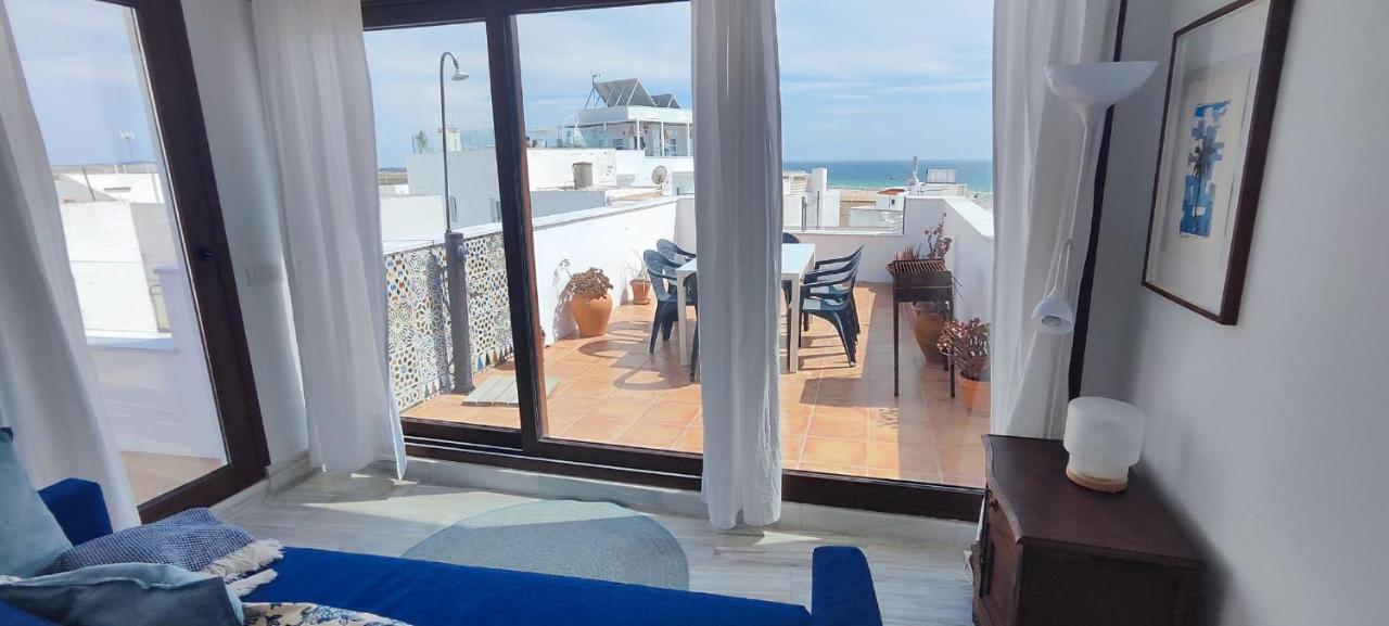 Ático dúplex tranquilo vistas al mar centro de Conil - B&B