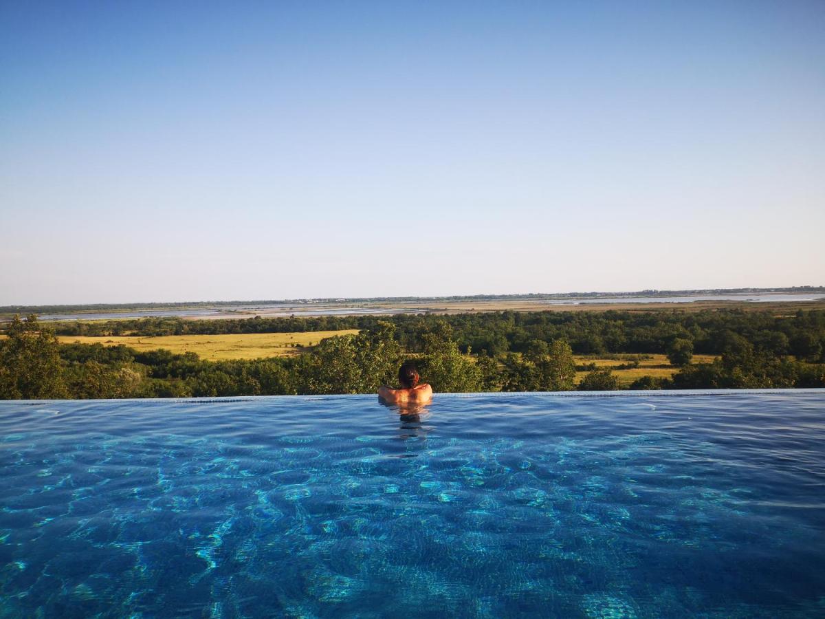 Solana's View - Ferienhäuser in ruhiger Lage, mit einer einzigartigen Aussicht, Infinity Pool, Free Parking und Wlan - B&B Ulcinj