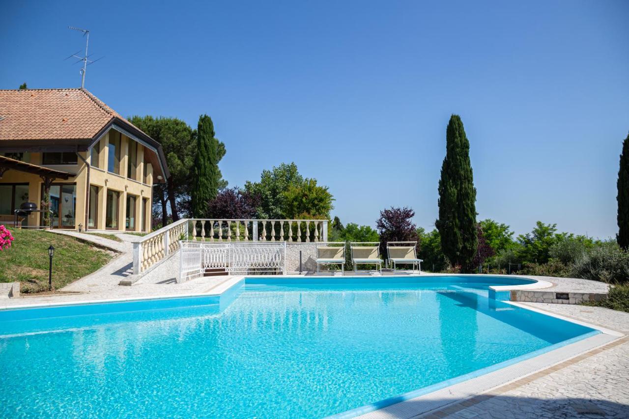 Villa Rolls - Porzione di Villa con piscina,giardino e parcheggi - Chambres d'hôtes Riccione