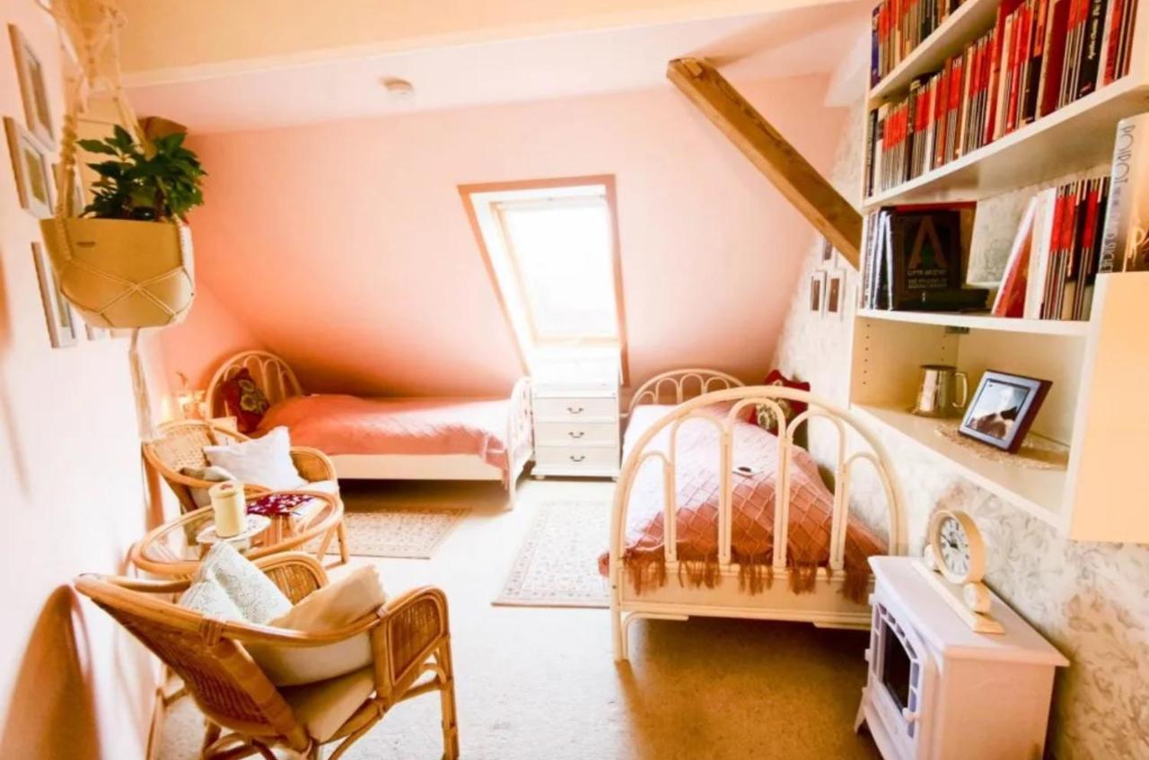 Zweibettzimmer mit Gartenblick