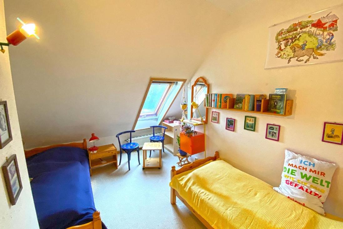 Zweibettzimmer mit Gartenblick