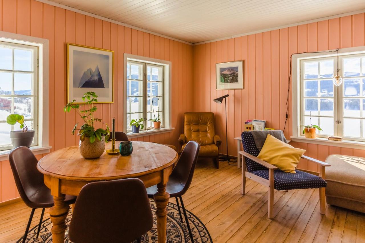 B&B Løken - Vinjestogo - nyt utsikten mot Jotunheimen - Bed and Breakfast Løken