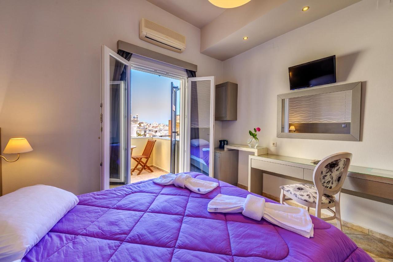 Camera Matrimoniale/Doppia con Letti Singoli con Balcone e Vista Città