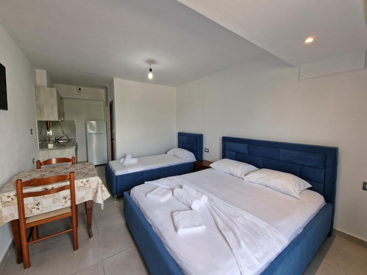 Camera Tripla Deluxe