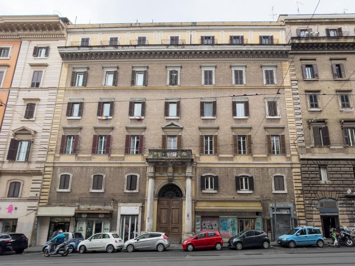 The Best Rent - Modern three-bedroom apartment a few steps from the Colosseum - Ferienwohnung Rom