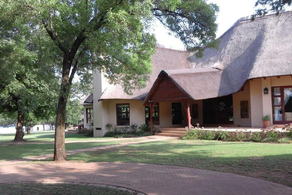 B&B Vanderbijlpark - Gentleman's Estate on the Vaal River - Bed and Breakfast Vanderbijlpark