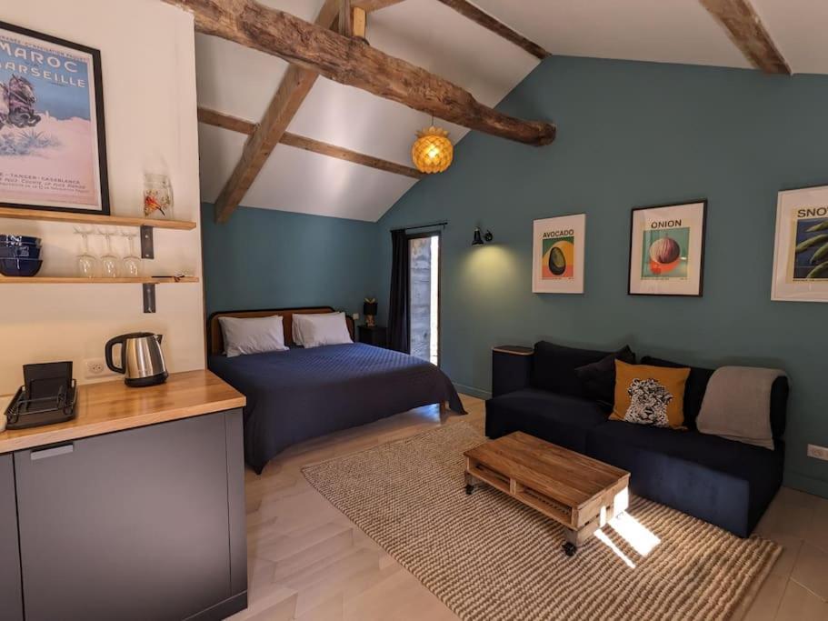 Riverside cabin with private terrace + hot tub - Bed and Breakfast Mauléon-Barousse