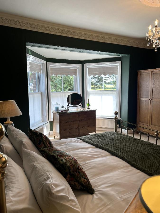 B&B Norwich - The Lodge at Salhouse - Bed and Breakfast Norwich