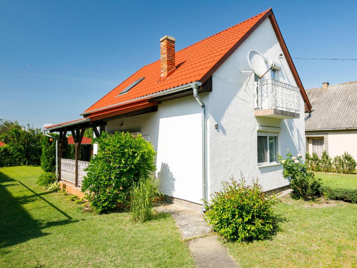 B&B Balatonmáriafürdő - Holiday Home Pergola by Interhome - Bed and Breakfast Balatonmáriafürdő