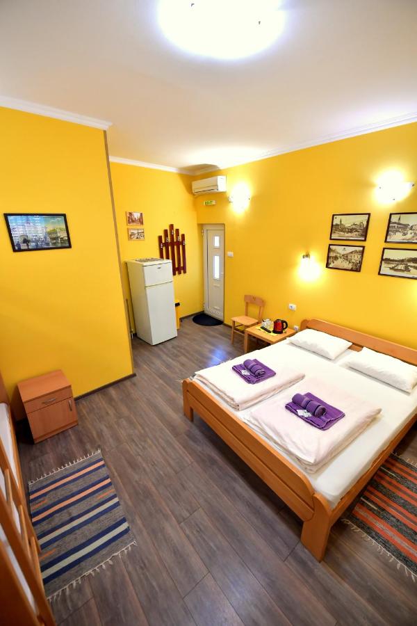Smestaj Centar Novi Sad,Motorcycle Friendly - Chambres d’hôtes Novi Sad