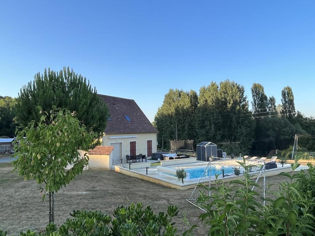 Maison 6km de Sarlat piscine chauffée et jacuzzi - B&B Saint-Vincent-le-Paluel