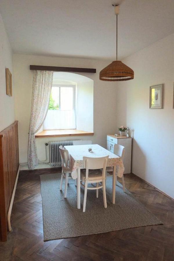 Dům u Kříže - Bed and Breakfast Broumov