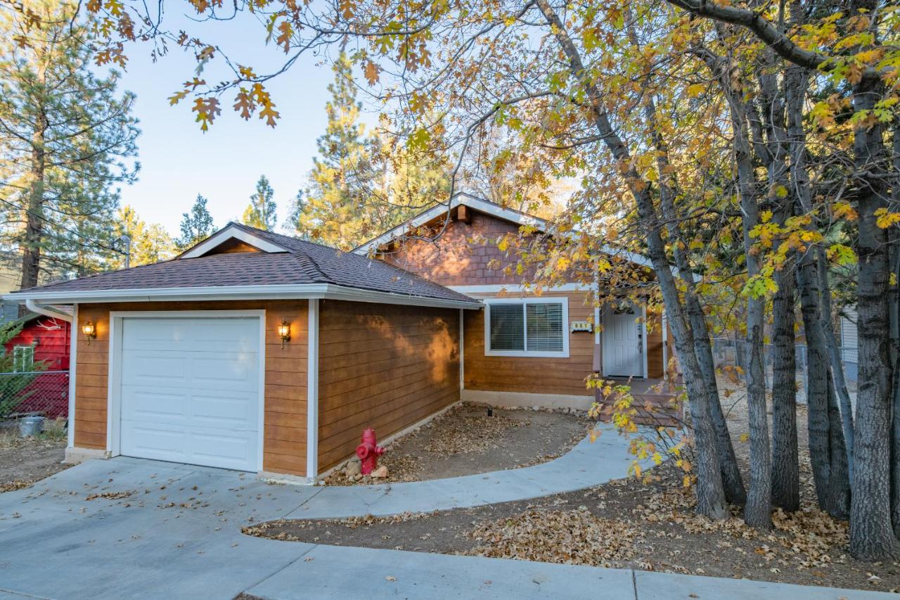 Brown Bear Lodge - Cozy mountain home situated within the quiet and ideal Sugarloaf neighborhood - B&B