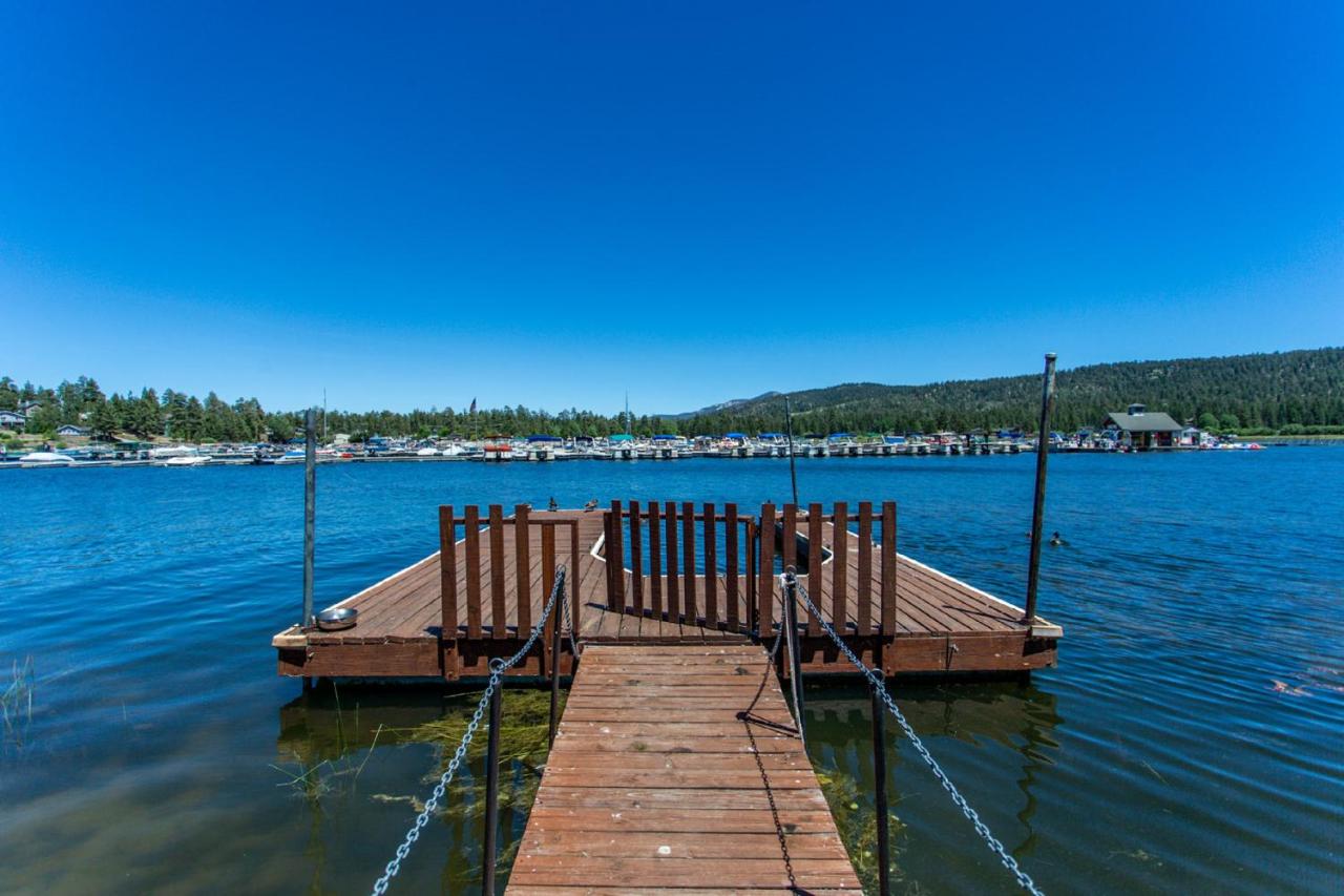 The Voges' Lake House - Sleeps 14 - 8 Adults Max. Lakefront, Dock, BBQ - B&B Big Bear Lake