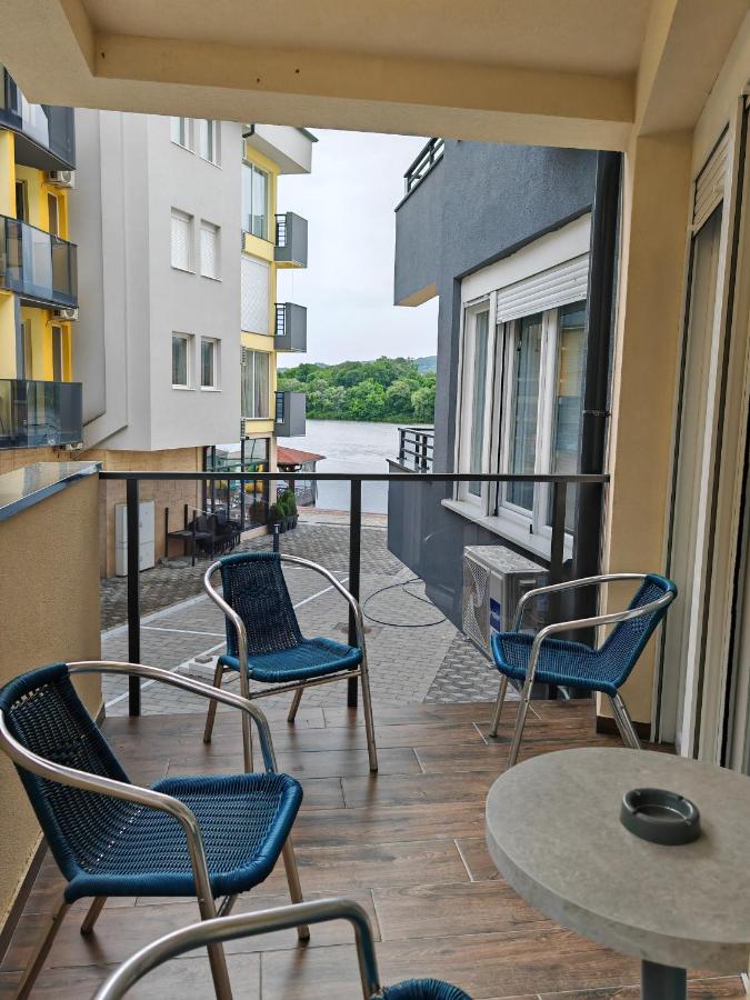 Apartment with Lake View