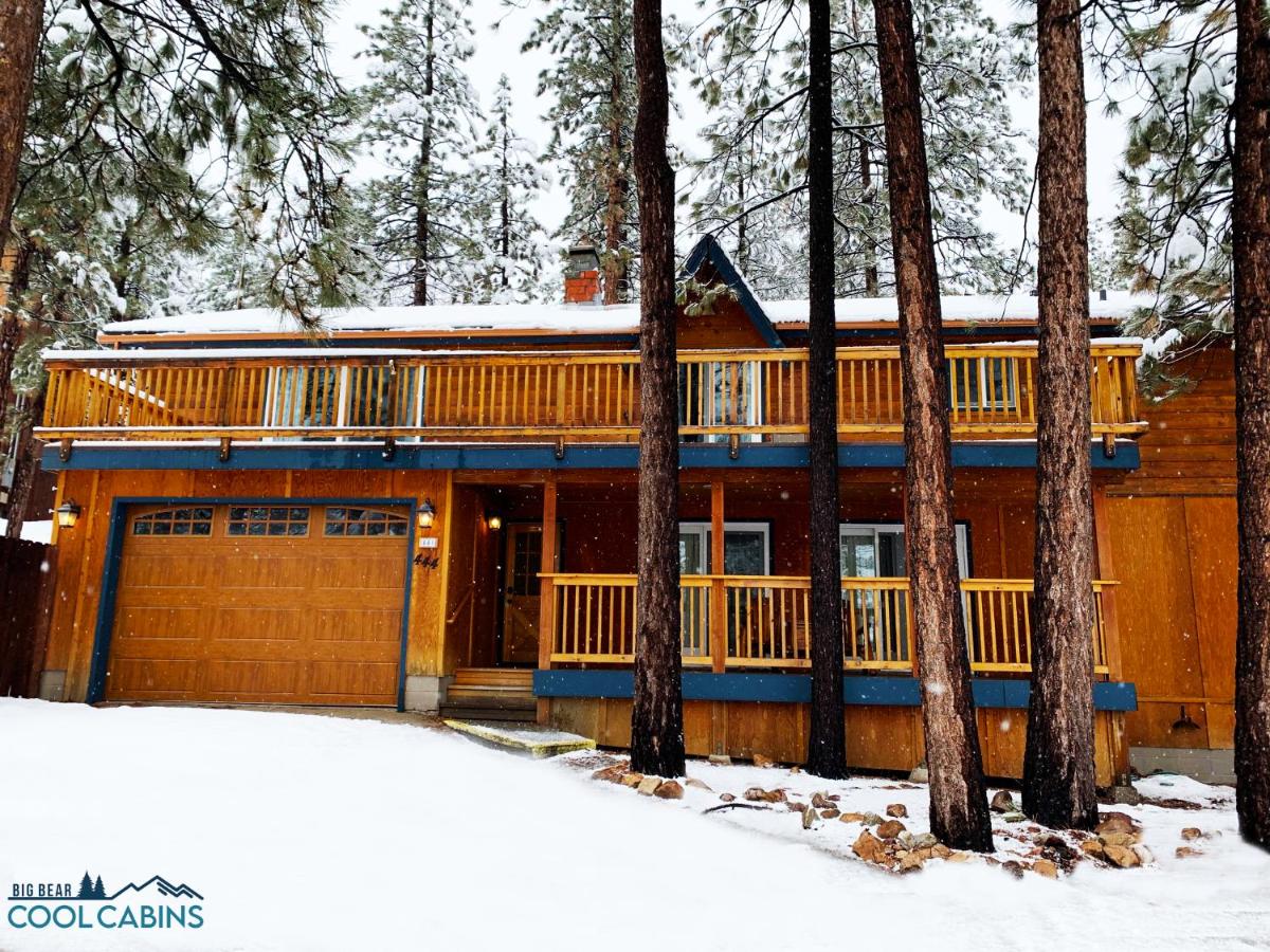 Bear Claw Cabin - Perfect location with an amazing game room and hot tub! - Chambres d'hôtes Big Bear Lake