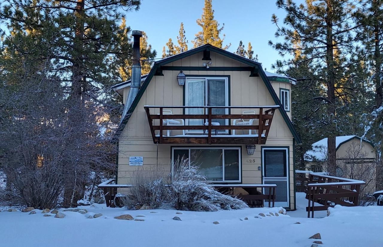 Cardinal Ridge - Rustic cabin with stellar outdoor features! Wrap-around deck and large yard! - B&B