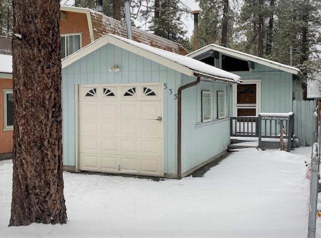 Sherwood Cottage - Charming and cozy cabin that has back deck with a Hot Tub! - B&B Big Bear City
