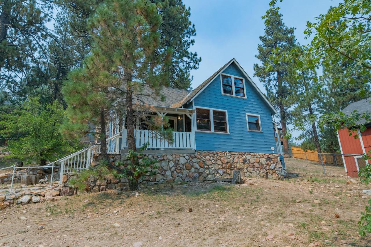 Sweet Blue Spruce - Perfect vintage style two bedroom! Roomy, rustic and cozy little cabin! - Bed and Breakfast Big Bear Lake