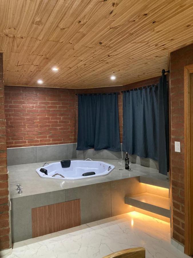 Kamer met Queensize Bed en Bubbelbad