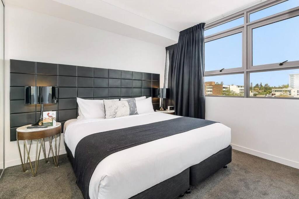 B&B Sydney - Chatswood CBD 2BR l Balcony l Parking l Office - Bed and Breakfast Sydney